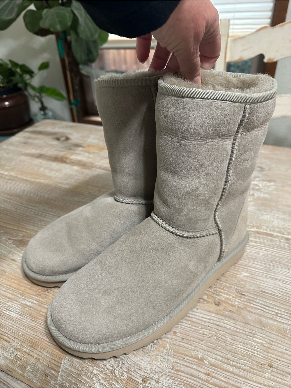 UGG Classic Short II Gray Taupe Suede Fur Boots Womens Size 9
